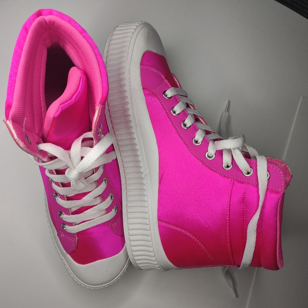 Neon Pink high top sneakers! W 10us